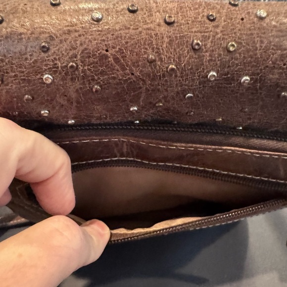 Gun Tote’n Mama Distressed Leather Crossbody Concealed Carry Purse - Picture 7 of 9